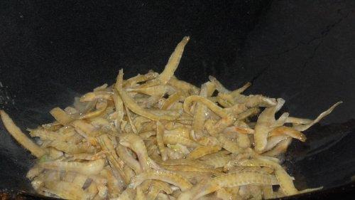 干煸面条鱼的做法