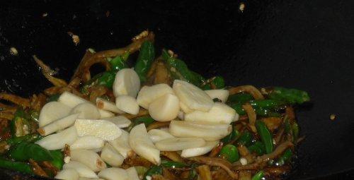 干煸面条鱼的做法