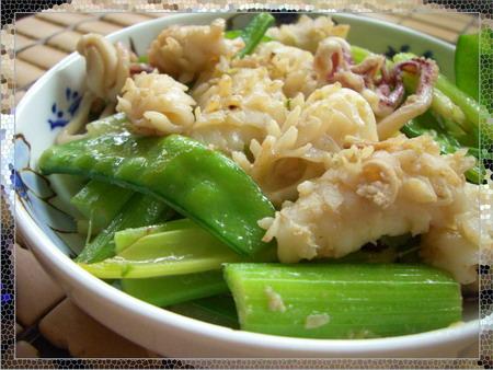 鱿鱼炒芹菜的做法