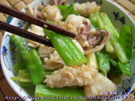 鱿鱼炒芹菜的做法