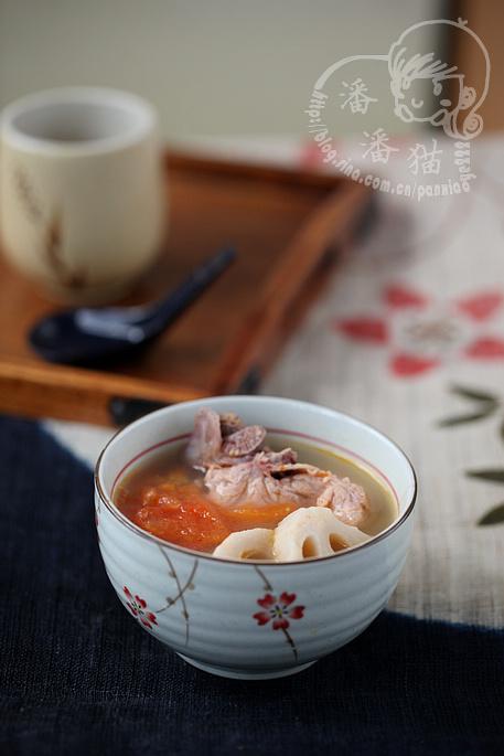 番茄莲藕排骨汤的做法