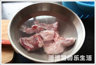 番茄莲藕排骨汤的做法