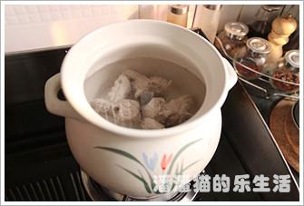 番茄莲藕排骨汤的做法