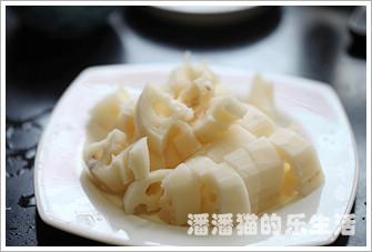 番茄莲藕排骨汤的做法