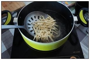 虾皮干丝汤的做法