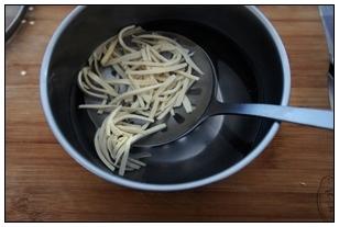 虾皮干丝汤的做法