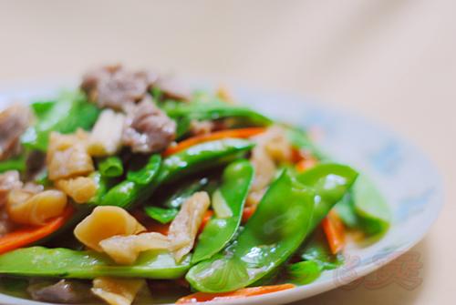 荷兰豆炒猪脸颊肉的做法