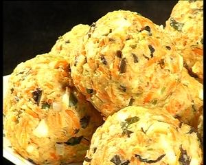 烤肉炒馕和菜团的做法