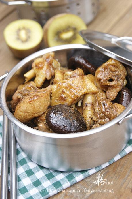 香菇焖鸡的做法