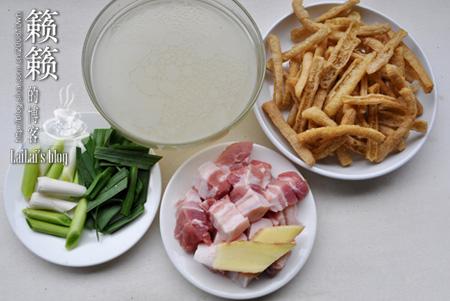 家乡豆腐泡炖肉的做法