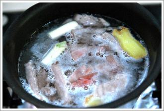 白灼肥牛配风味汁的做法