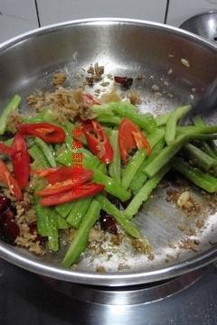 干煸苦瓜的做法