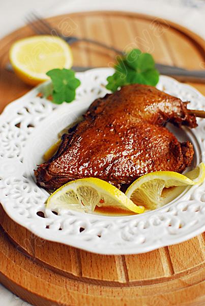 柠香梅子焖鸭腿的做法