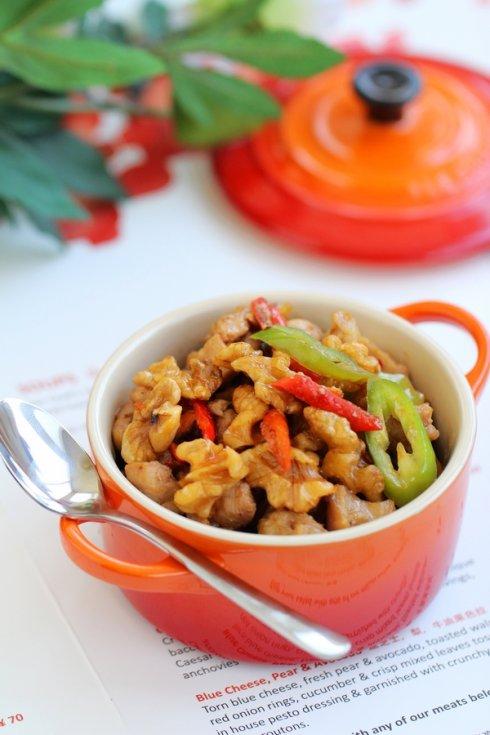 核桃鸡丁的做法