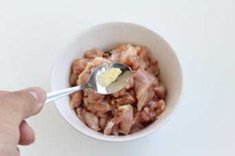 核桃鸡丁的做法