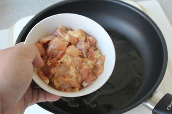 核桃鸡丁的做法