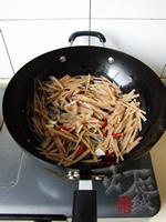 黄豆炒咸菜的做法