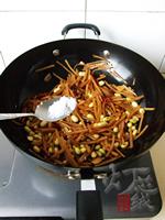 黄豆炒咸菜的做法