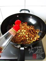 黄豆炒咸菜的做法