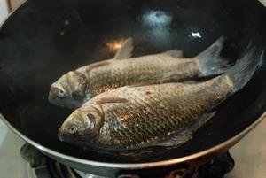 鲫鱼萝卜汤的做法