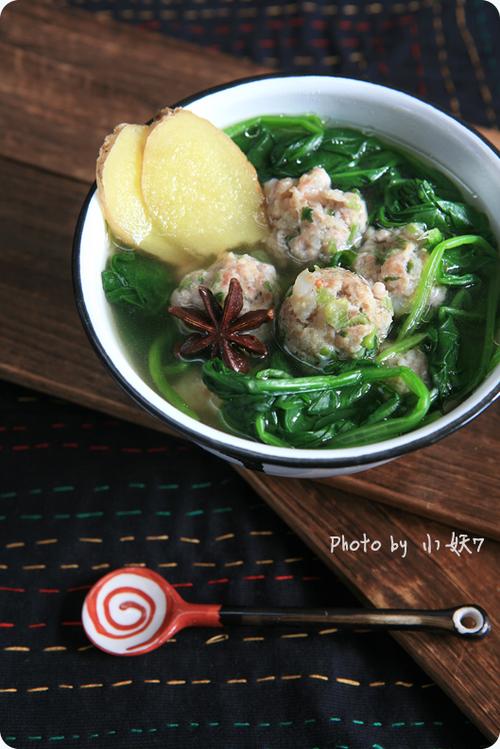 菠菜猪肉虾丸汤的做法
