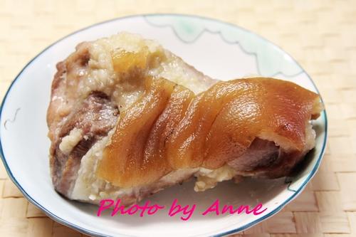 烟薰咸猪肘配牛油香饭的做法