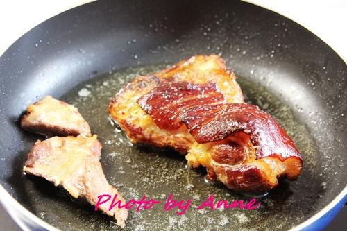 烟薰咸猪肘配牛油香饭的做法