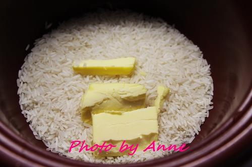 烟薰咸猪肘配牛油香饭的做法