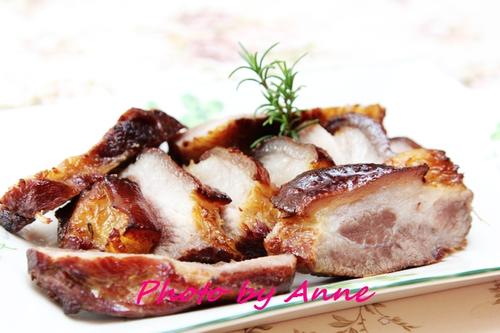 烟薰咸猪肘配牛油香饭的做法