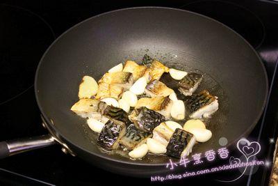 大蒜炖鱼的做法