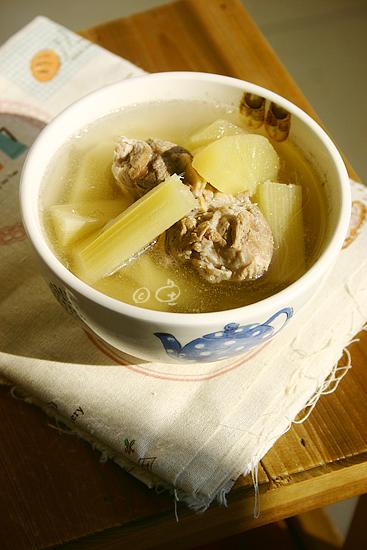 苹果竹蔗猪骨汤的做法