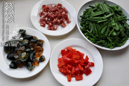 韭菜皮蛋松的做法