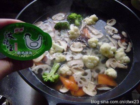 时蔬蛋皮汤的做法