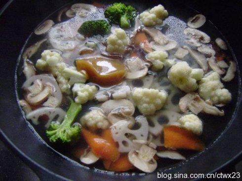 时蔬蛋皮汤的做法