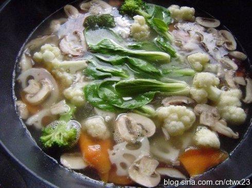 时蔬蛋皮汤的做法