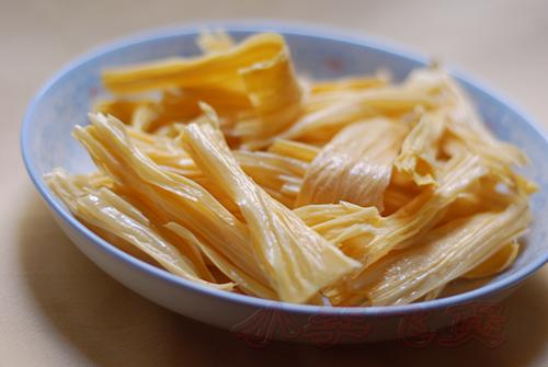 杏鲍菇炆德国咸猪手的做法