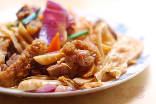 杏鲍菇炆德国咸猪手的做法