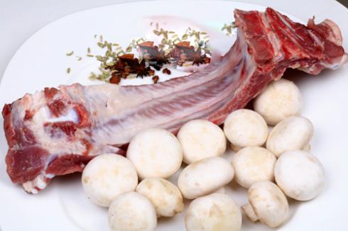 白蘑菇排骨汤的做法