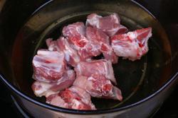 白蘑菇排骨汤的做法