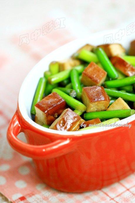 熏干蒜苗的做法