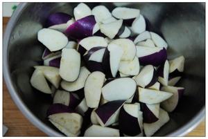 茄子焖饭的做法