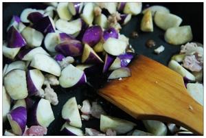 茄子焖饭的做法