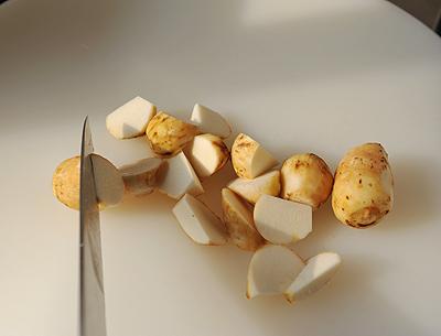 青菜煲芋艿靓汤的做法