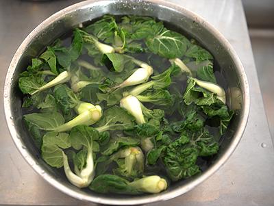 青菜煲芋艿靓汤的做法