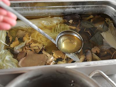 青菜煲芋艿靓汤的做法