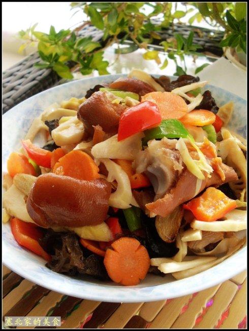 杂蔬炒猪蹄的做法