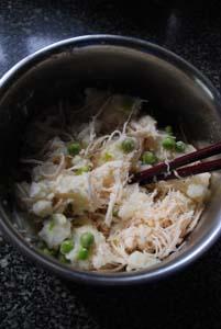 麻辣鸡丝土豆球的做法