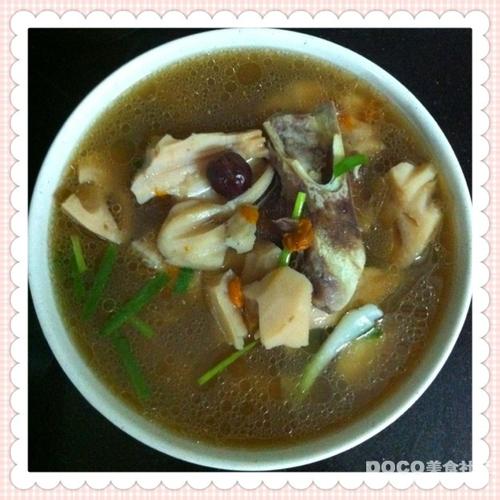 红枣枸杞莲藕筒骨汤的做法