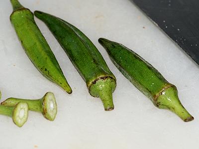 百合菠萝炒秋葵的做法