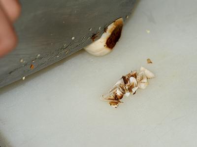 百合菠萝炒秋葵的做法